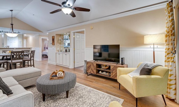 Pawleys Island Apartamento | High-End Pawleys Island Condo with Porch and Pools!