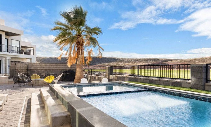 Hurricane Casa | High-End Pool Gem ~ Upscale Golf Community ~ Views