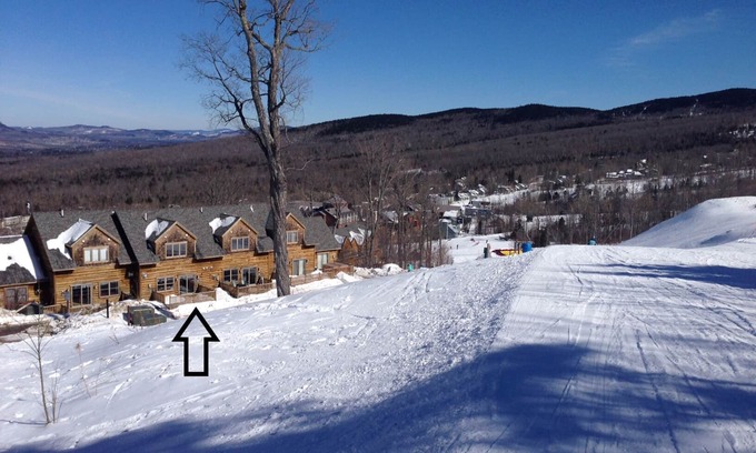 Carrabassett Valley Condominio | High End Ski In / Ski Out Timbers Townhouse W / ubicación y vistas fantásticas!