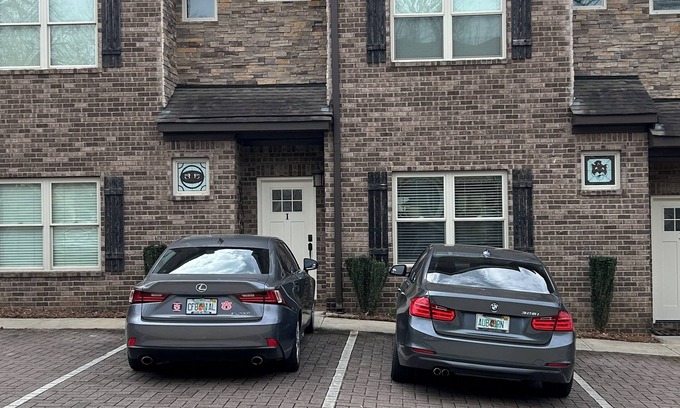 Auburn Casa | High End Townhouse 12 min walk to Campus and Downtown