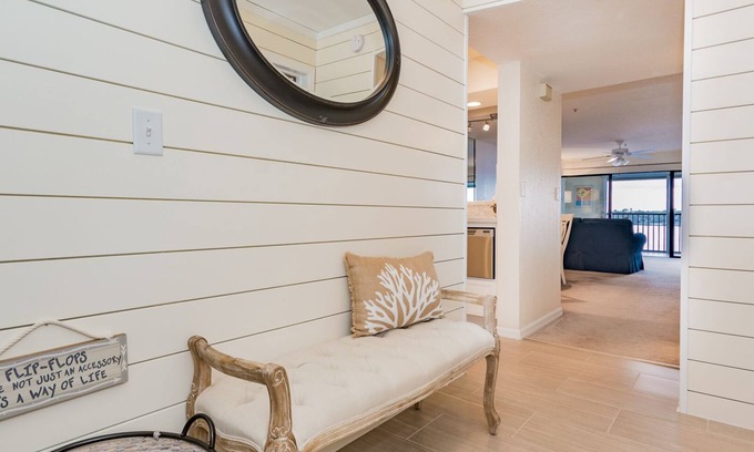 Bouchelles Island Condominio | High End Waterfront Condo Unit