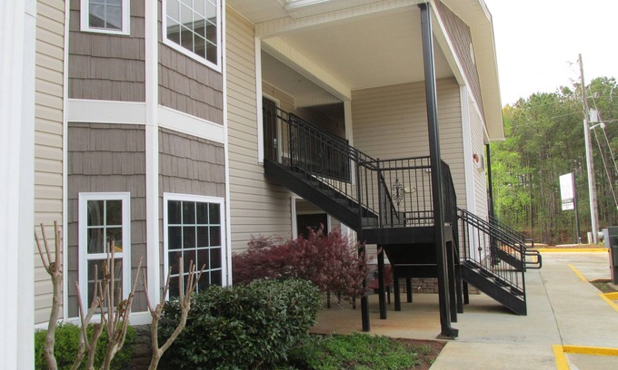 Barnesville Hotel | High Falls Inn and Suites