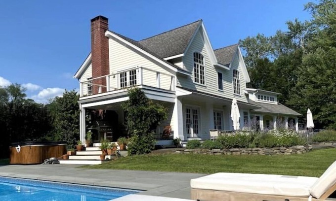 Cottekill Casa | High Falls private home pool/hot tub/gym/pond