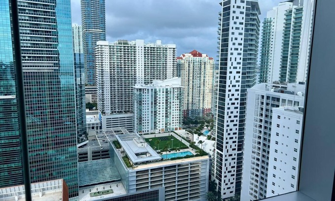 Brickell Apartamento | High floor modern studio on Brickel at Four Season luxury condo hotel