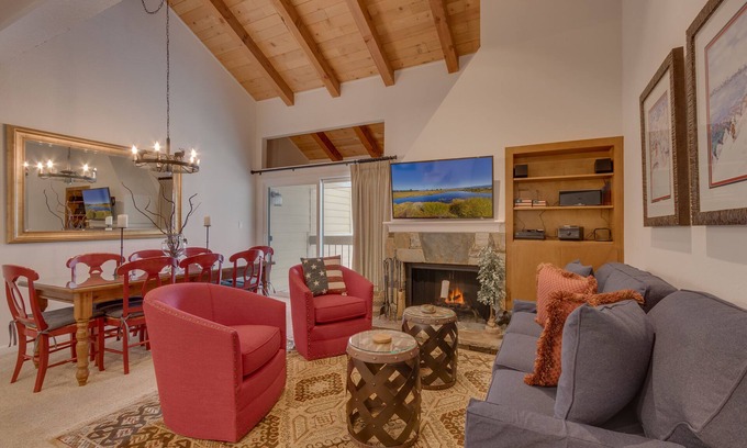 Carnelian Woods Casa | Terreno alto: 4 dormitorios, 2 baños adosados en Carnelian Bay, capacidad para 8