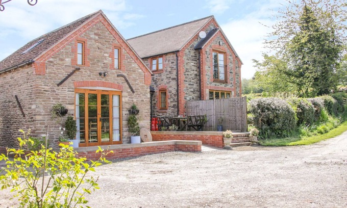 Ludwel Casa | HIGH GROVE, family friendly, character holiday cottage in Ludlow