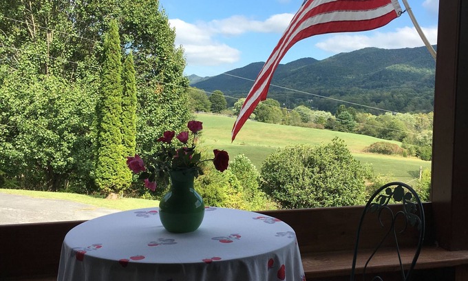 Jonesborough Casa | High Places with Miles of Mountain Views