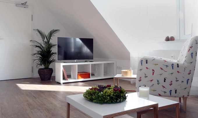 Solingen Apartamento | Alta calidad presentada vacaciones / Messewohnung con vistas lejanas en Solingen Graefrath