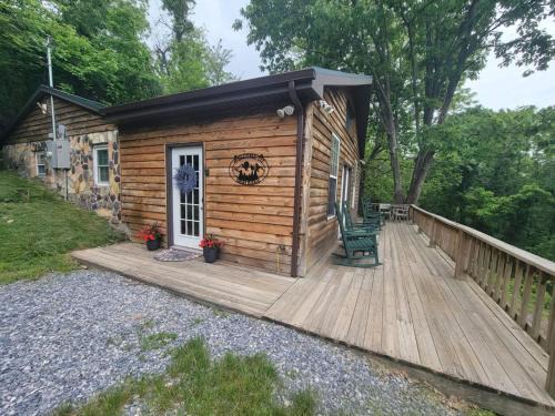 Stanley Casa | High Ridge cabin in the Blue Ridge Mountains