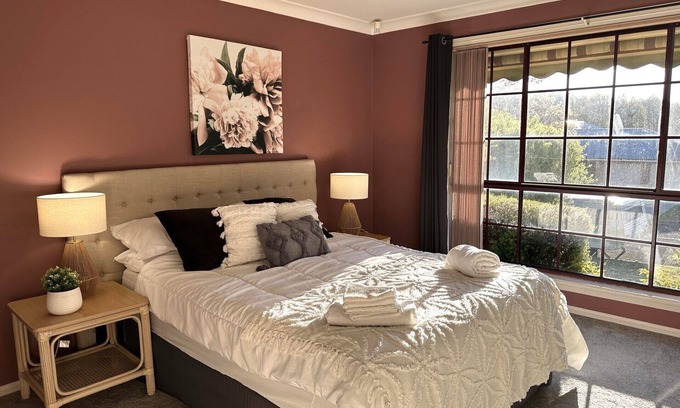 Orange Casa | High side Oasis - 4 bedroom home. Family and pet friendly! Sleeps 8+
