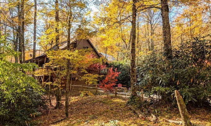 Highlands Casa | HIGH SPEED FIBER OPTIC WIFI; Tranquil Treehouse on 2.5 Acres; Affordable Luxury