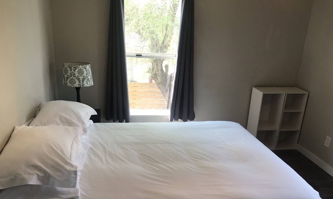 Governmental Mall Condominio | High Speed WiFi - Clean, Simple and Central - 5 min from downtown