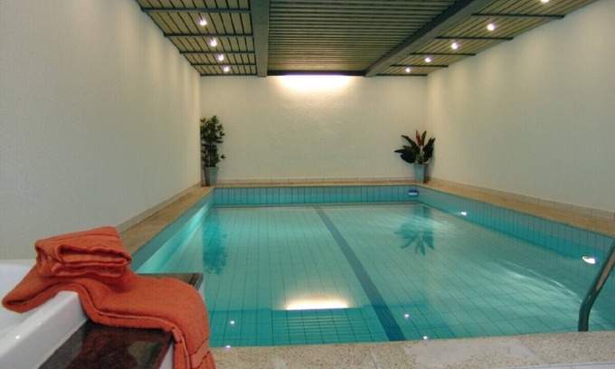 Solingen Apartamento | Reserve sus vacaciones de bienestar de lujo: piscina para uso exclusivo