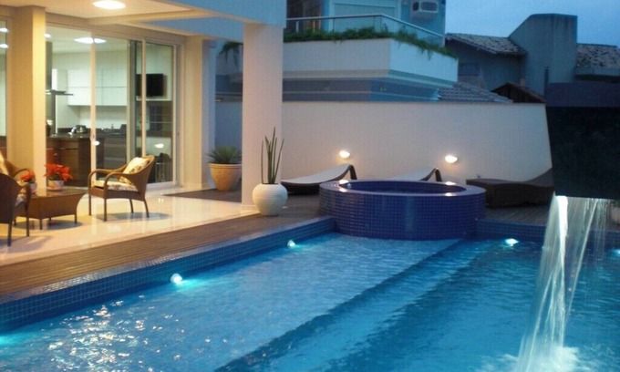 Jurere Internacional Casa | Casa internacional Jurerê de alto nivel - 7 habitaciones - piscina - jacuzzi climatizado