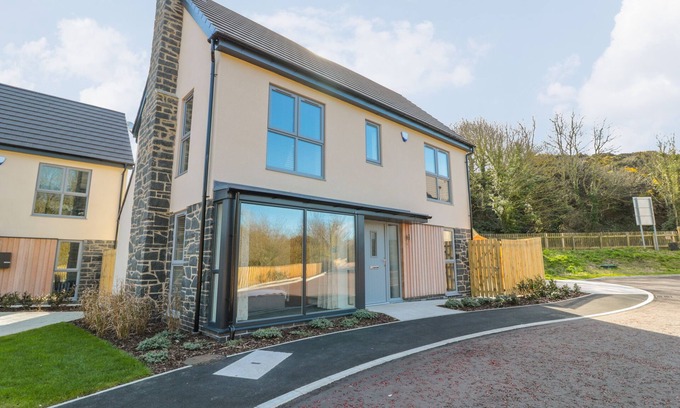 Craster Cabaña | HIGH TIDE HOUSE, pet friendly, with a garden in Craster