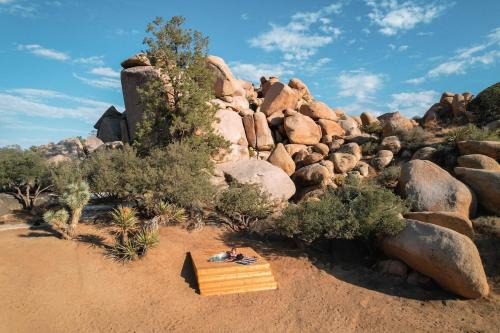 Pioneertown Casa | High West House A Boulder Filled Paradise