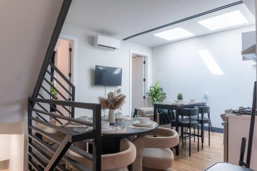 The Heights Apartamento | Highend Hideaway with rooftop and NYC views, 2 Kings beds, Sleeps 10, 20 PERCENT OFF