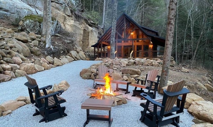Rogers Cabina | Higher Standards-RRG-Hot Tub- Hand Crafted Detail