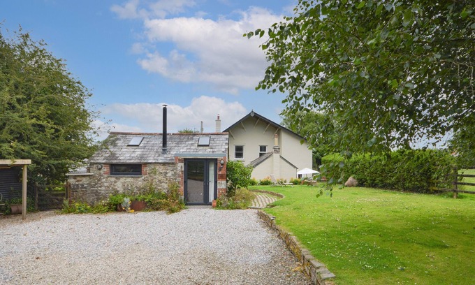St Wenn Casa | Higher Treliver Farmhouse & Piggery