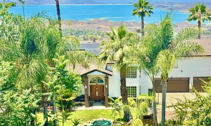 Perris Casa | Raíces de encargo Con Million Dollar City Luz y vistas al lago