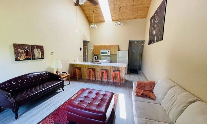 Goodman Condominio | Highfalls Riverfront Condo with Riverview in Crivitz!!
