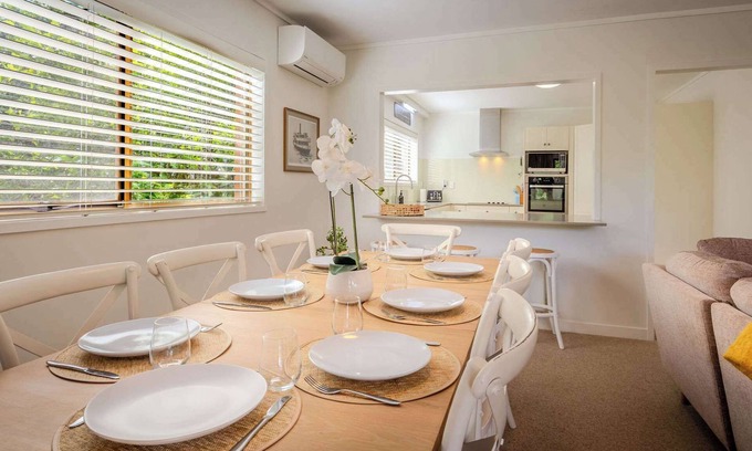 Lynmore Casa | Highfield on High | Super Stylish with Spa Pool