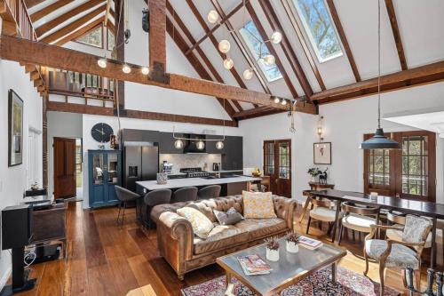 Bowral Casa | Highgate - Cover Featured On Highlife Magazine!
