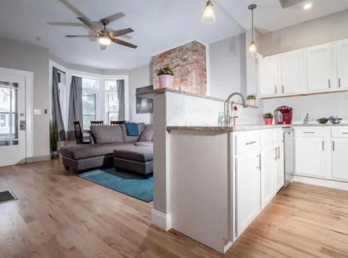 Victorian Village Casa | Highland Apartment