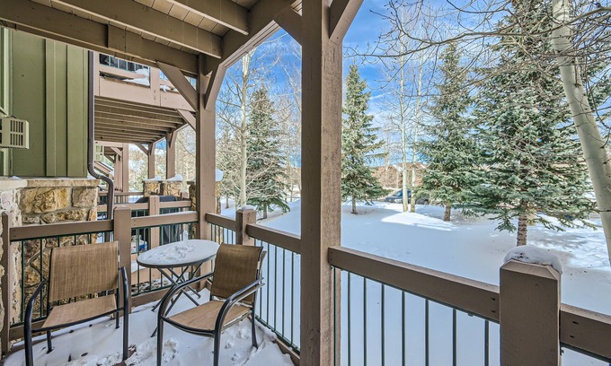 The Highlands Condominio | Highland Greens Lodge 210 1 Bedroom Condo by RedAwning