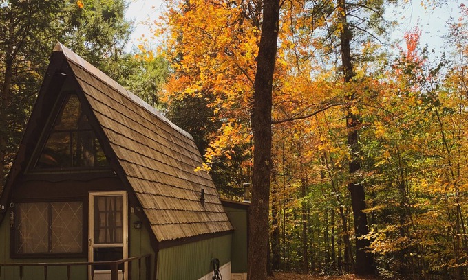 Stoddard Chalet De Esquí | Highland Haus- Cozy 1975 Aframe Cabin- short walk to lake