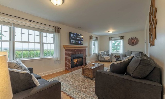 Ronks Casa | This house is a 4 bedroom(s), 2.5 bathrooms, located in Paradise, PA.