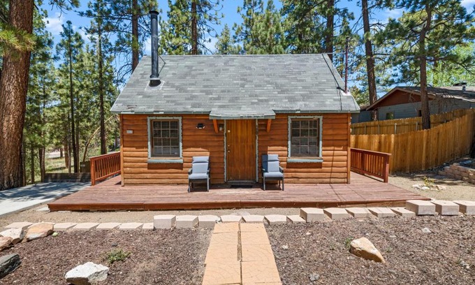 The Village Casa | Highland Hideaway - Walk to lake and village!