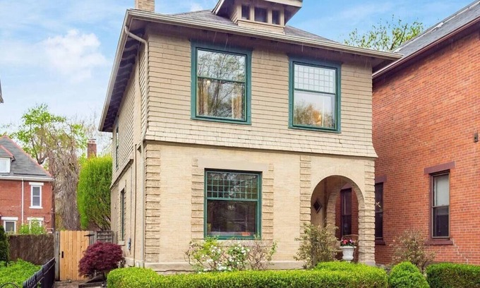 Victorian Village Casa | Highland House Columbus