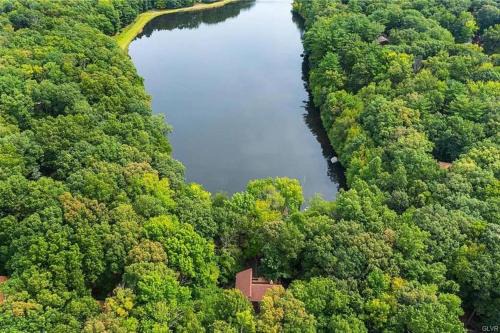 East Stroudsburg Casa | Highland House: Lakefront, Hot Tub, Views, Private