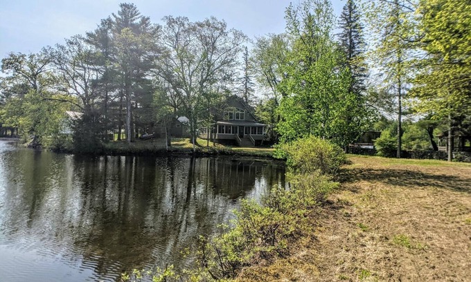 East Andover Casa | Highland Lake Retreat