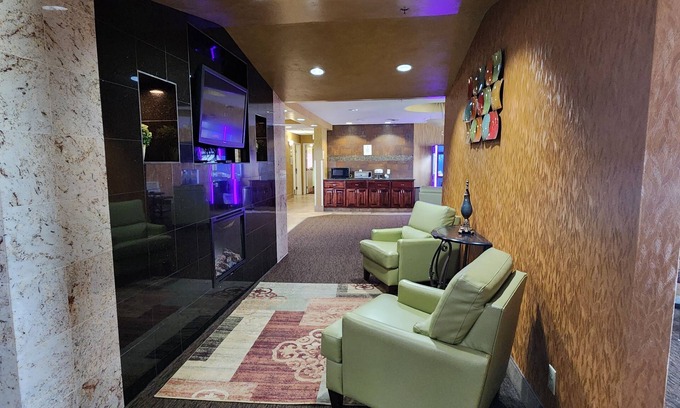 Minot Hotel | Highland Suites Minot