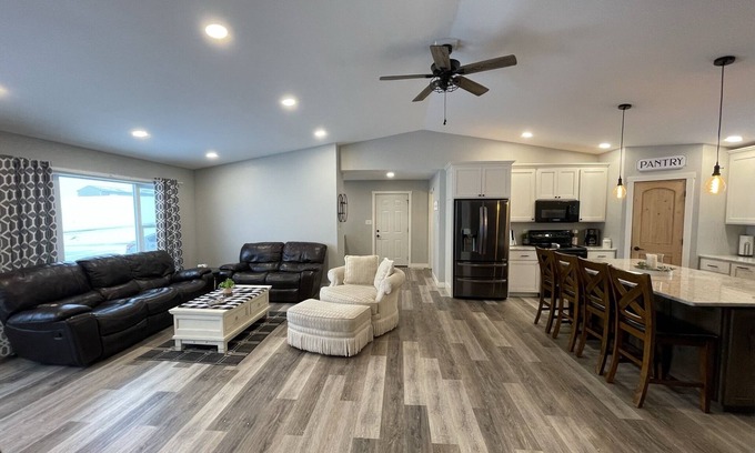 Devils Lake Casa | "Highlander" House 4 Bedroom, 3 Bath- Ackerman Valley