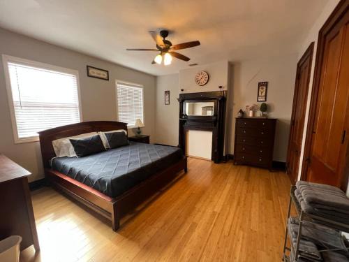 Cherokee Triangle Apartamento | Highlands Hidden Gem 4BR apt with free parking