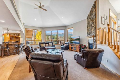 The Highlands Casa | Highlands Ridge Retreat Massive 9 BDR Estate