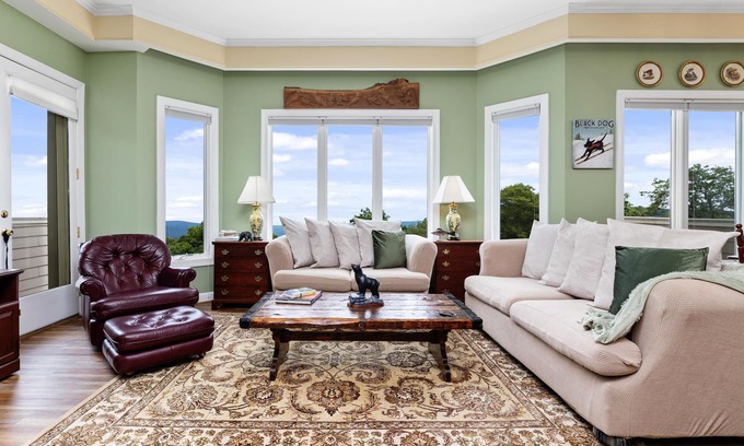 Chestnut Springs Condominio | Highridge Court 08 with Wintergreen Advantage