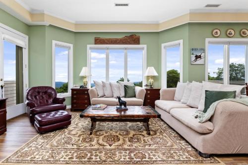 Chestnut Springs Casa | Highridge Court 08 with Wintergreen Advantage