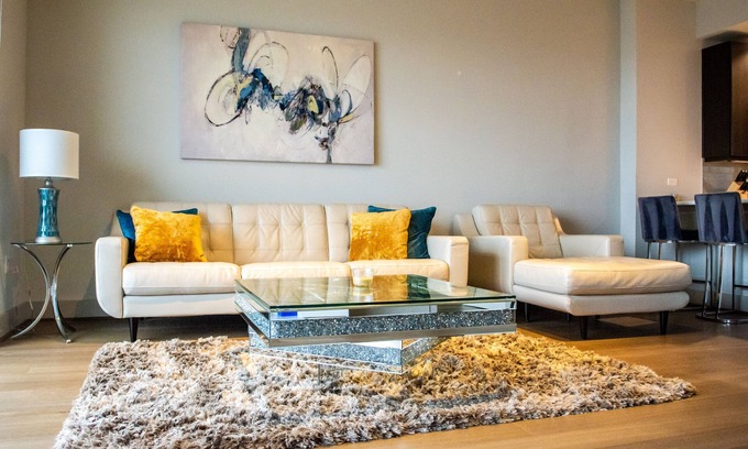 Uptown Apartamento | Highrise w/amazing views of Dallas!!