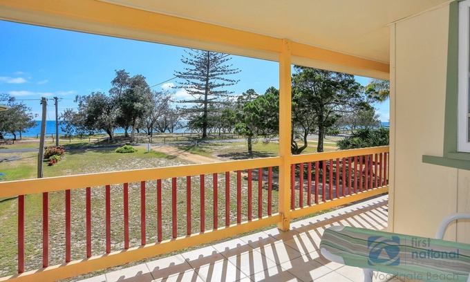 Woodgate Casa | Highset Home on The Esplanade