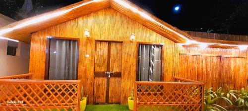 Kharar Cama Y Desayuno | Highway Huts