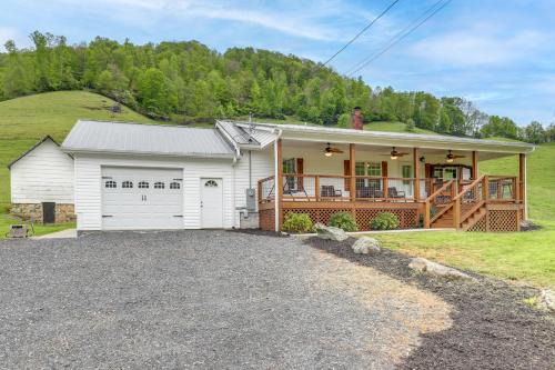 Burnsville Casa | Hike and Relax Blue Ridge Mountain Retreat!