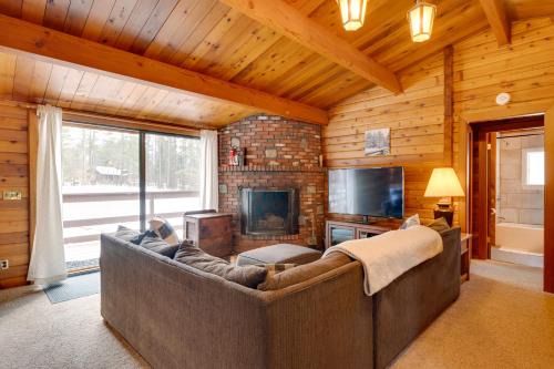 Franconia Casa | Hike and Ski Cabin with Fireplace in Franconia!