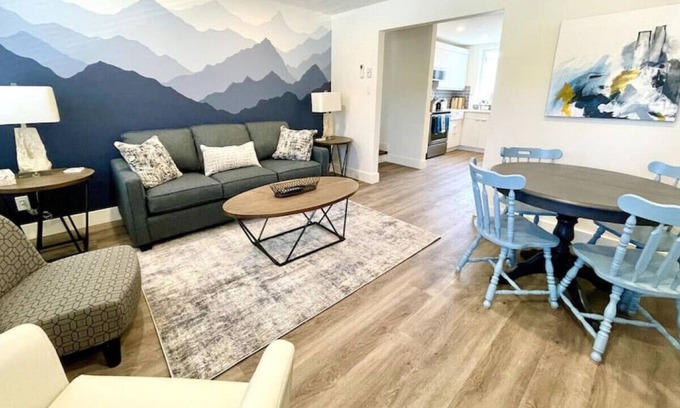 Meaford Apartamento | "Hike" at Hills Meaford | 2BD Suite + Pets!