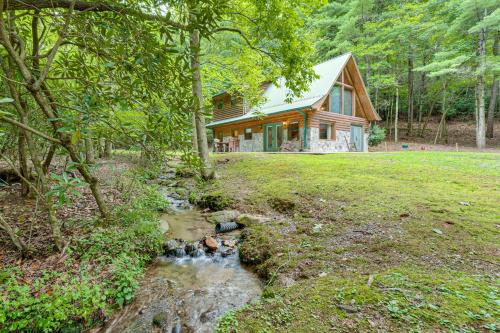 Indian Rock Springs Casa | Hike, Fish and More Cozy Cabin with Patio in Murphy!