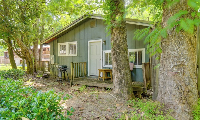 Fairhope Cabina | Hike, Fish, Kayak: Fairhope 'River Cottage'