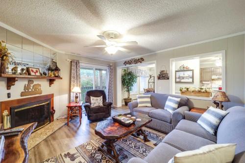 Banner Elk Apartamento | Hike, Golf and Ski Beech Mtn Condo with Resort Perks!